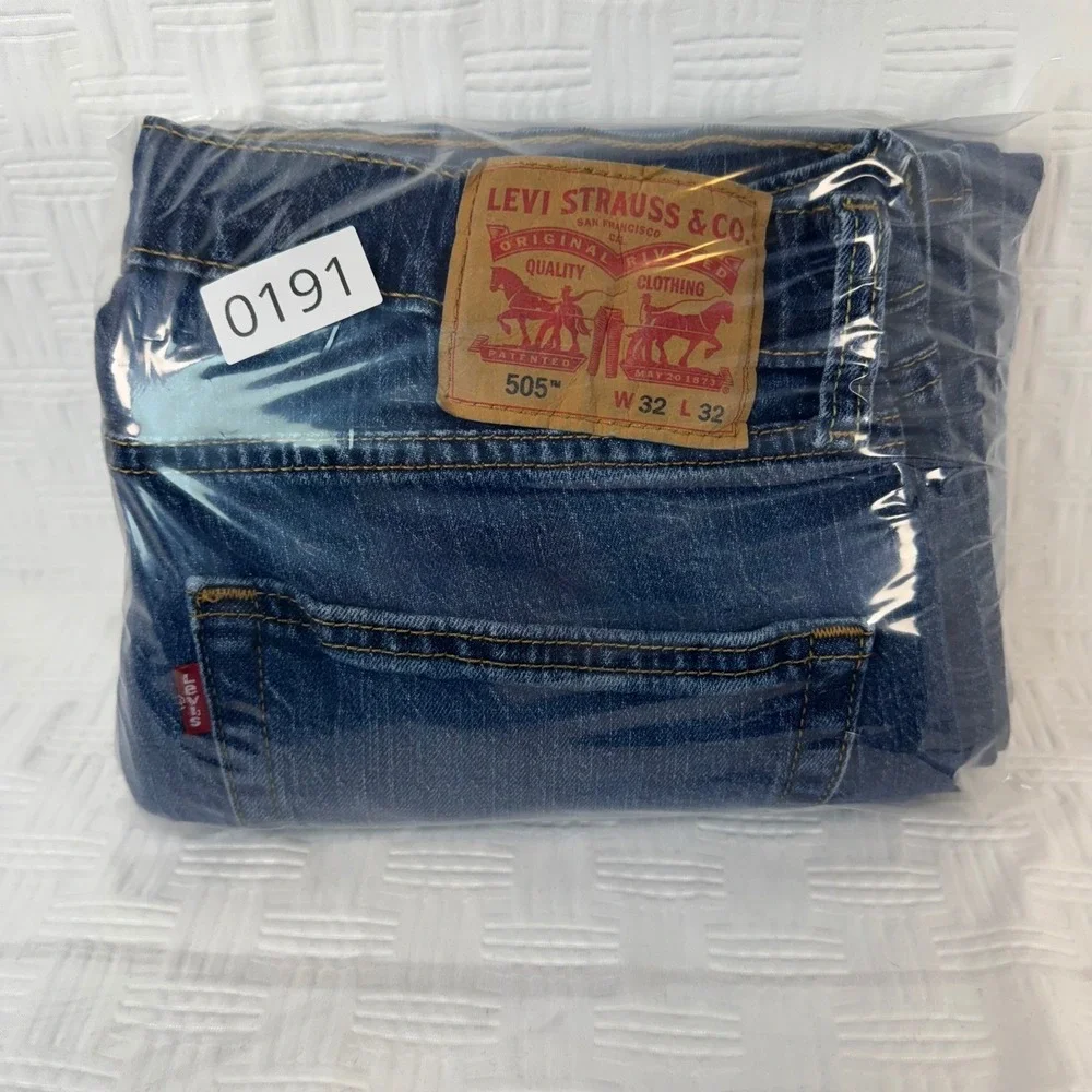 Levi's 505 Jeans / Men's Size‎ 32x32 / Medium Wash / SKU 0191